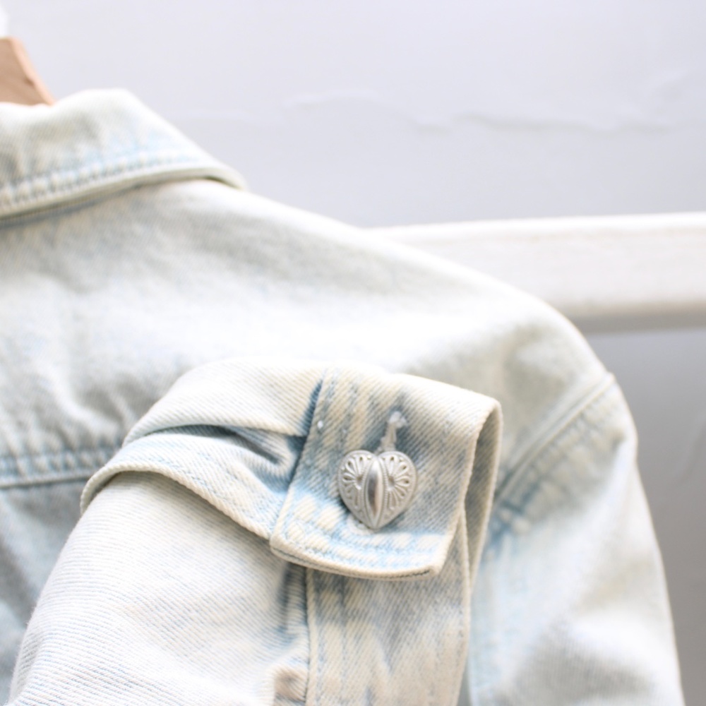 Vintage Stefano International Light Denim Wash Cropped Jacket w/ Heart Buttons - Picture 3 of 6